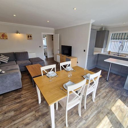 The Lakes Rookley Luaran gambar Interior of a typical lodge