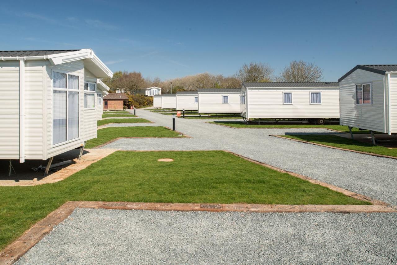 The Lakes Rookley Luaran gambar Static caravans at a static caravan park