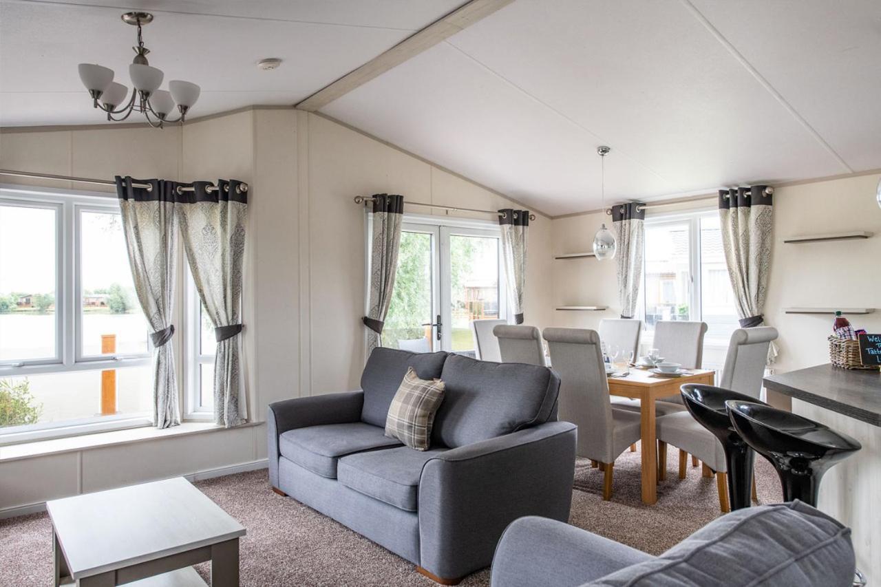 The Lakes Rookley Luaran gambar Interior of a static