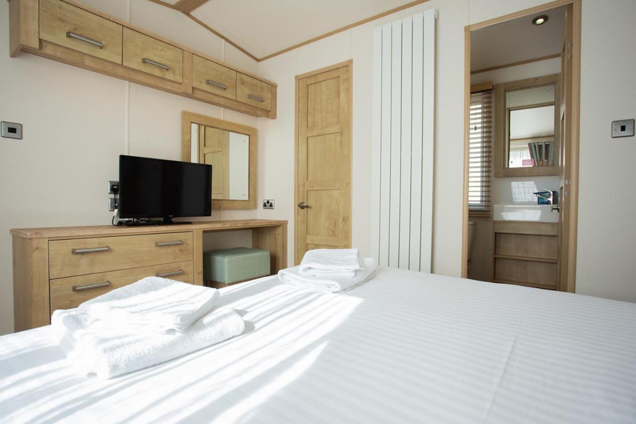 The Lakes Rookley Luaran gambar A bedroom in a static