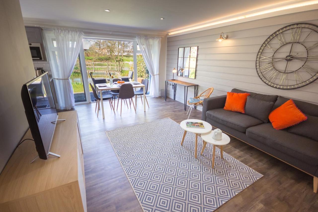 The Lakes Rookley Luaran gambar A staged living room