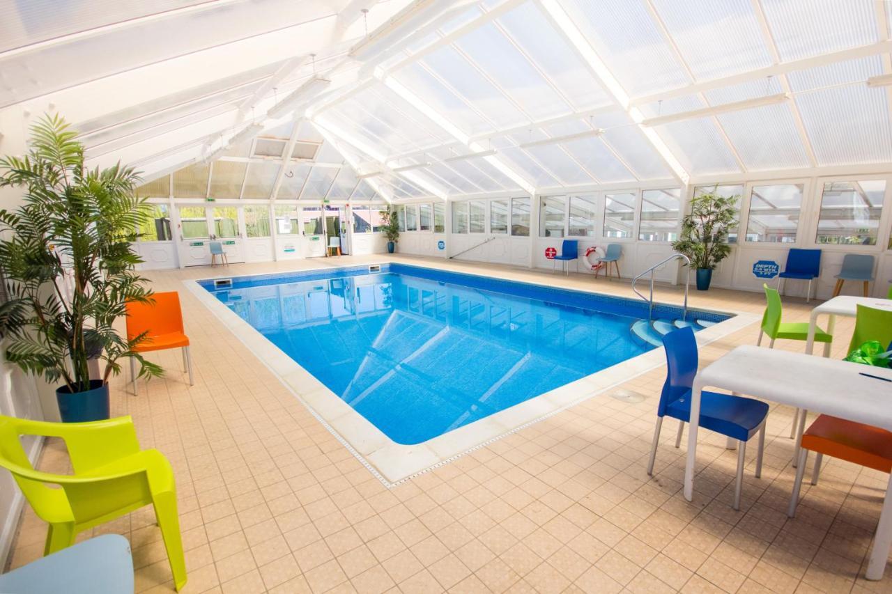 The Lakes Rookley Luaran gambar The swimming pool at the leisure centre