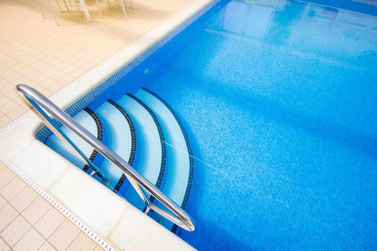 The Lakes Rookley Luaran gambar Swimming pool
